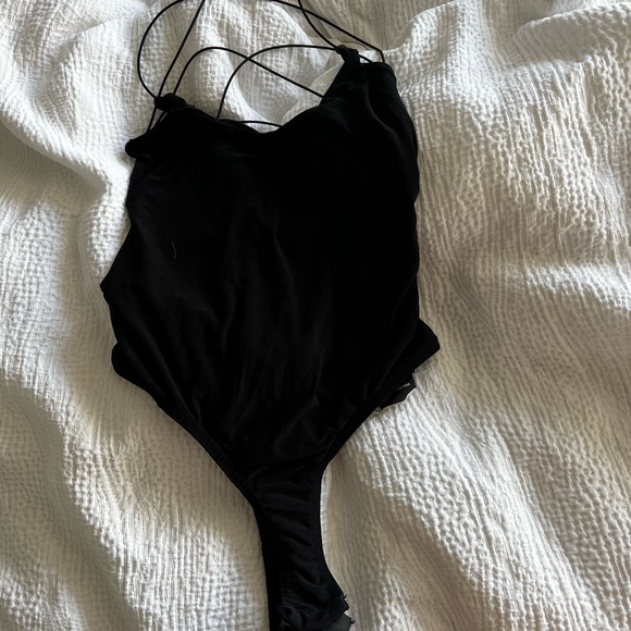 Pretty little thing black open back bodysuit - Picture 3 of 4